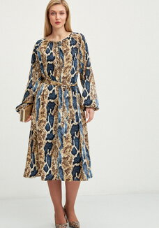 Платье с анималистичным принтом Дана