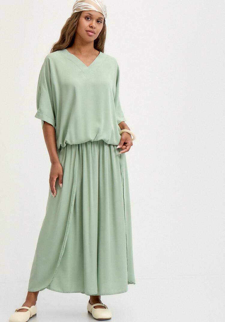 Блуза с V-образным вырезом свободная шир.  750, рис. 18