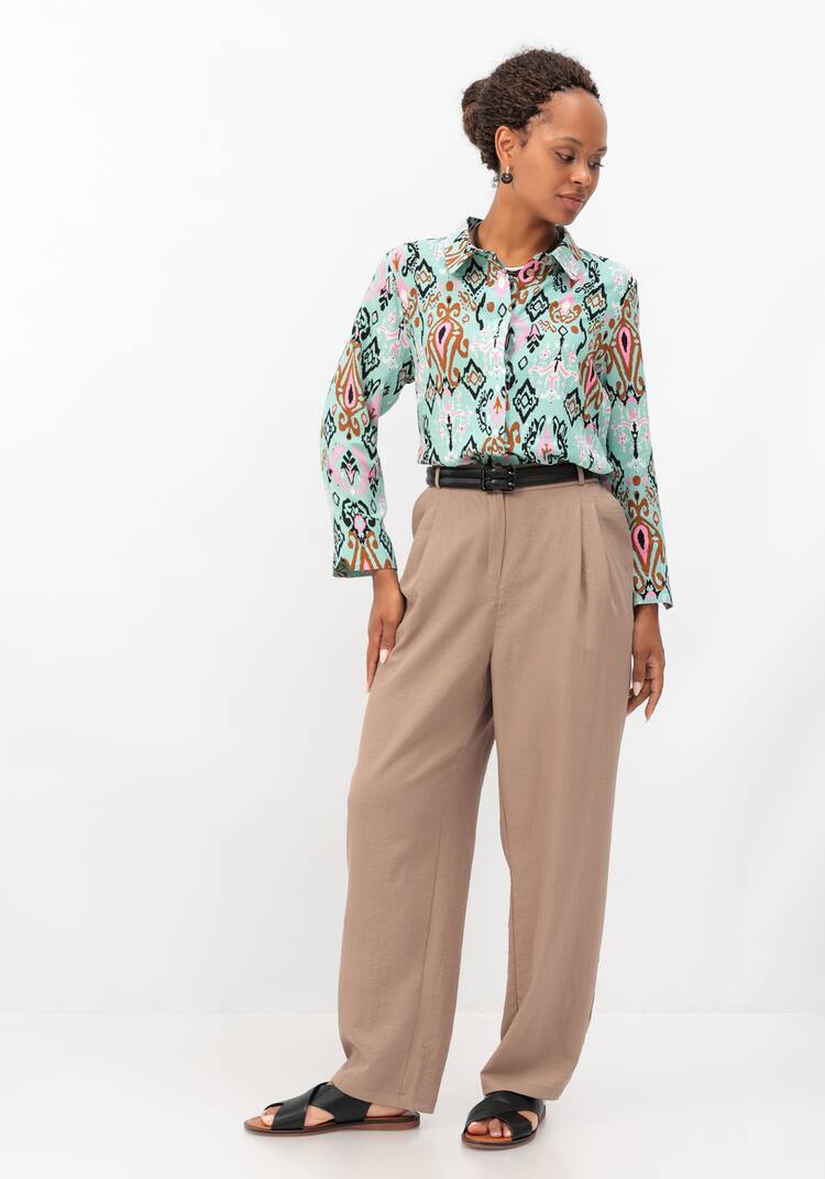 Брюки свободного кроя с защипами на поясе шир.  750, рис. 16