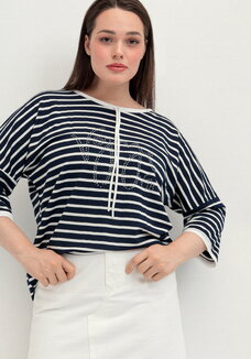 Блуза с декором из страз и рукавом 3/4