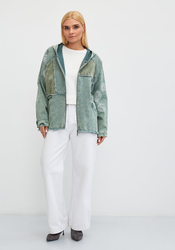 Куртка джинсовая с нашивками Ванесса шир.  580, рис. 15