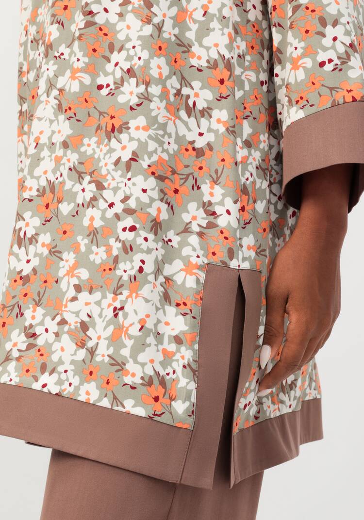 Туника с V-образным вырезом горловины шир.  750, рис. 14