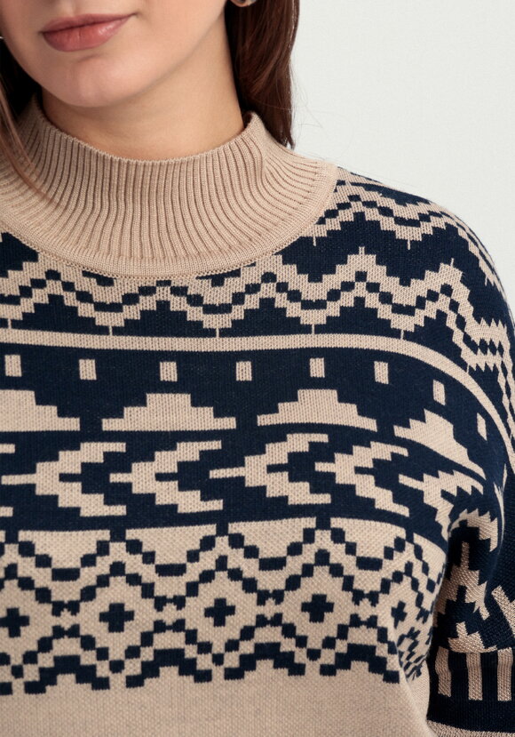 Свитер с геометрическим орнаментом шир.  580, рис. 5