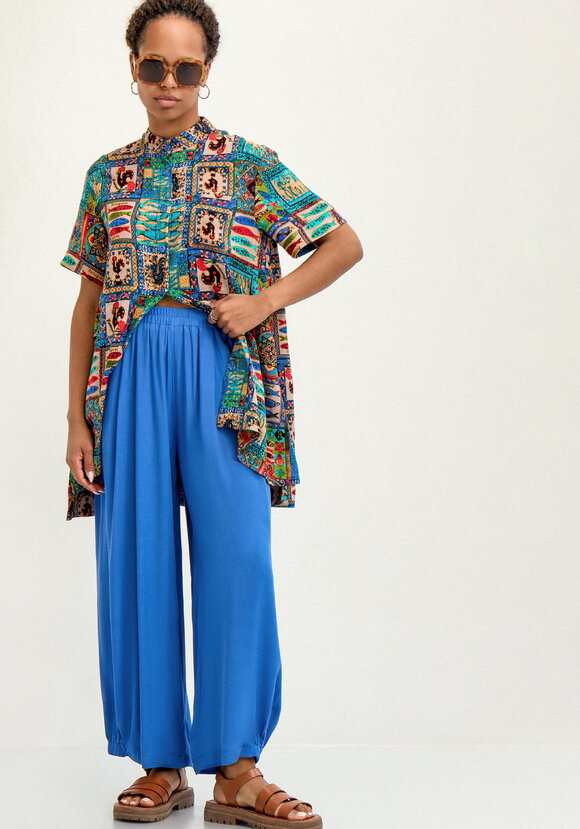 Брюки свободного кроя на резинке по низу шир.  580, рис. 23