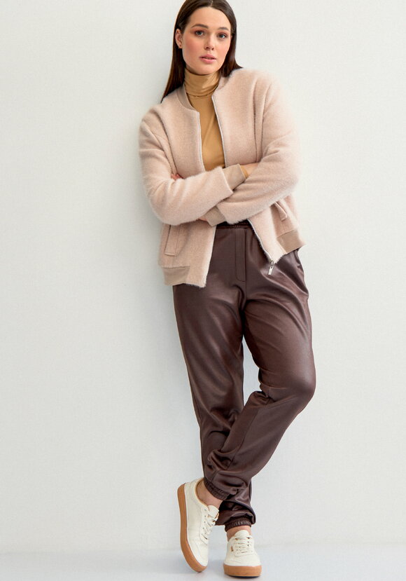 Брюки на резинке по низу шир.  580, рис. 1