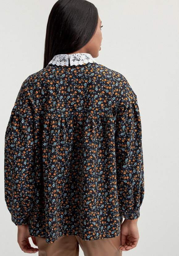 Блуза из микровельвета с ажурным воротником шир.  580, рис. 19