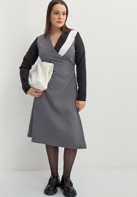 Платье на запах с V-образным вырезом шир.  580, рис. 8