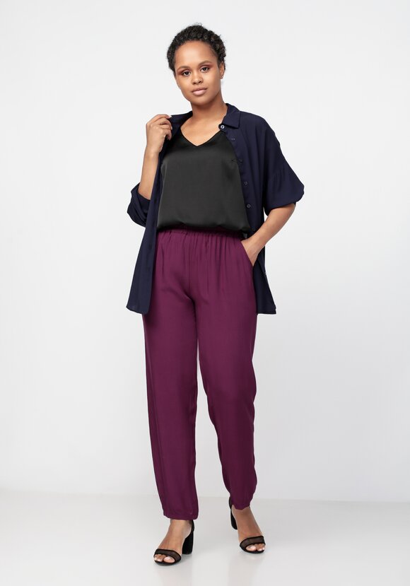 Брюки прямые с резинкой по поясу шир.  580, рис. 16