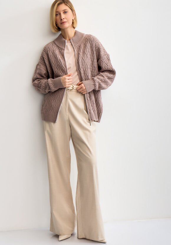 Кардиган на молнии с вязкой в виде ромбов шир.  580, рис. 27