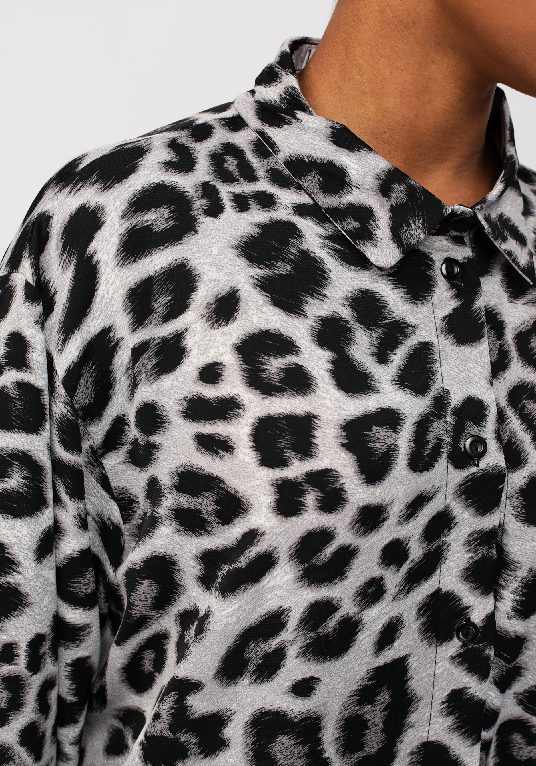Рубашка оверсайз с анималистичным принтом Julia Weber, цвет серый, размер 58 - фото 10