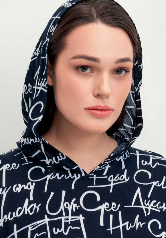 Платье-футболка с капюшоном шир.  580, рис. 5