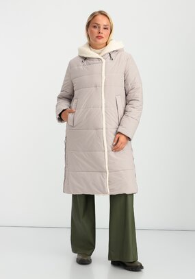 Пальто с капюшоном из меха