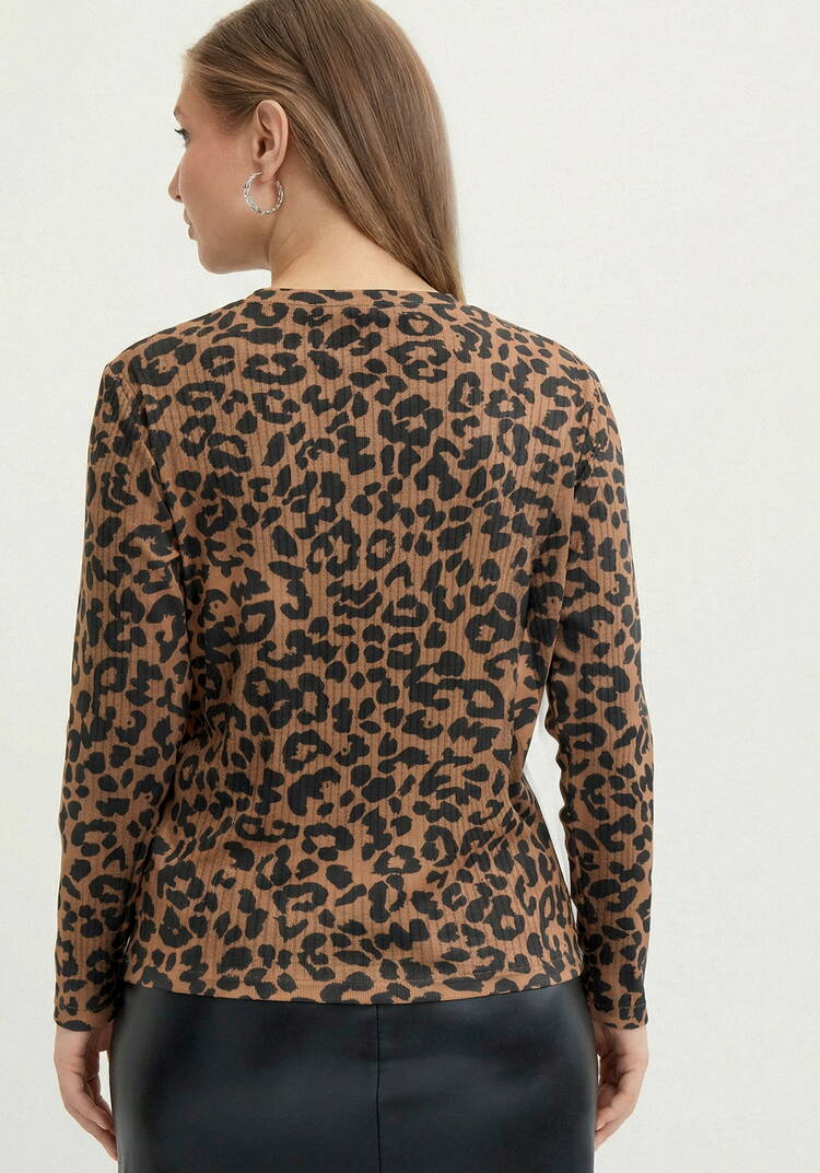 Лонгслив с анималистичным принтом шир.  750, рис. 18