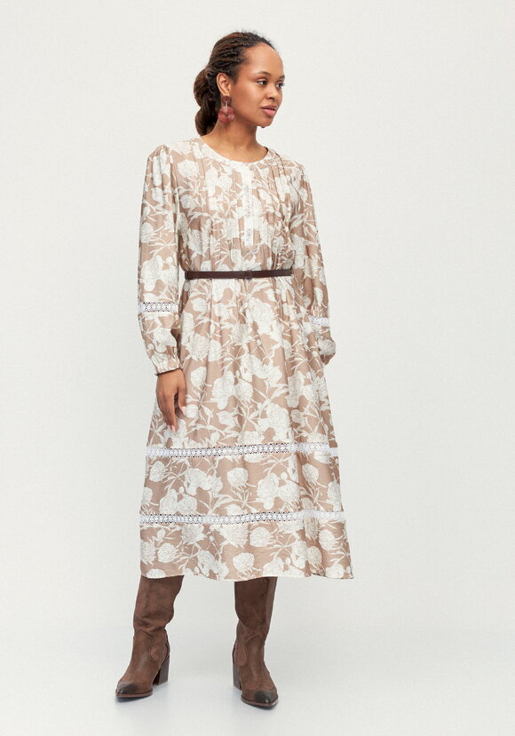 Платье с вставками кружева Катрин шир.  580, рис. 8