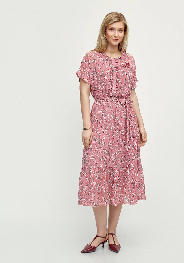 Платье с рюшей и декоративным украшением шир.  750, рис. 1