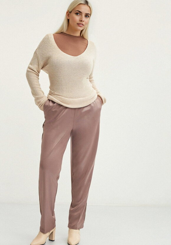 Брюки прямые с кантами по бокам шир.  580, рис. 16