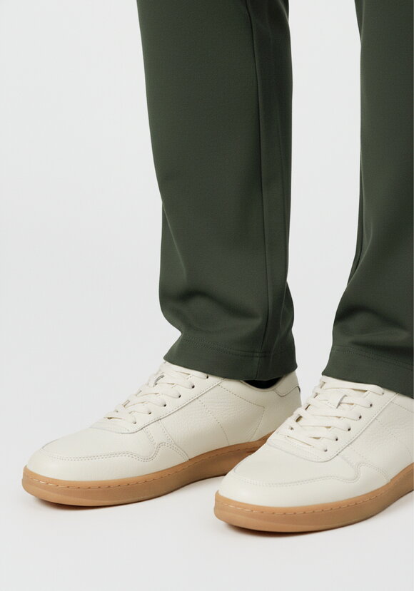 Брюки с цельнокроеным поясом на резинке шир.  580, рис. 6