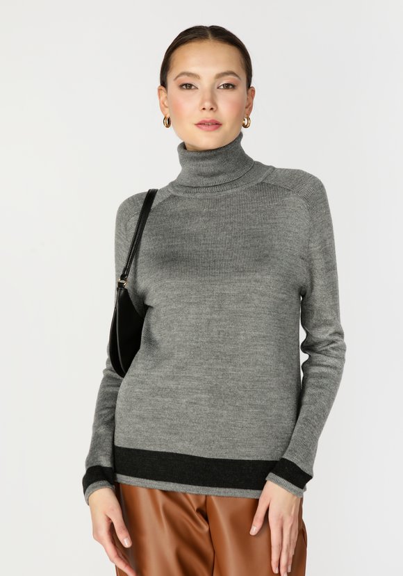 Свитер с контрастной отделкой по низу изделия шир.  580, рис. 1