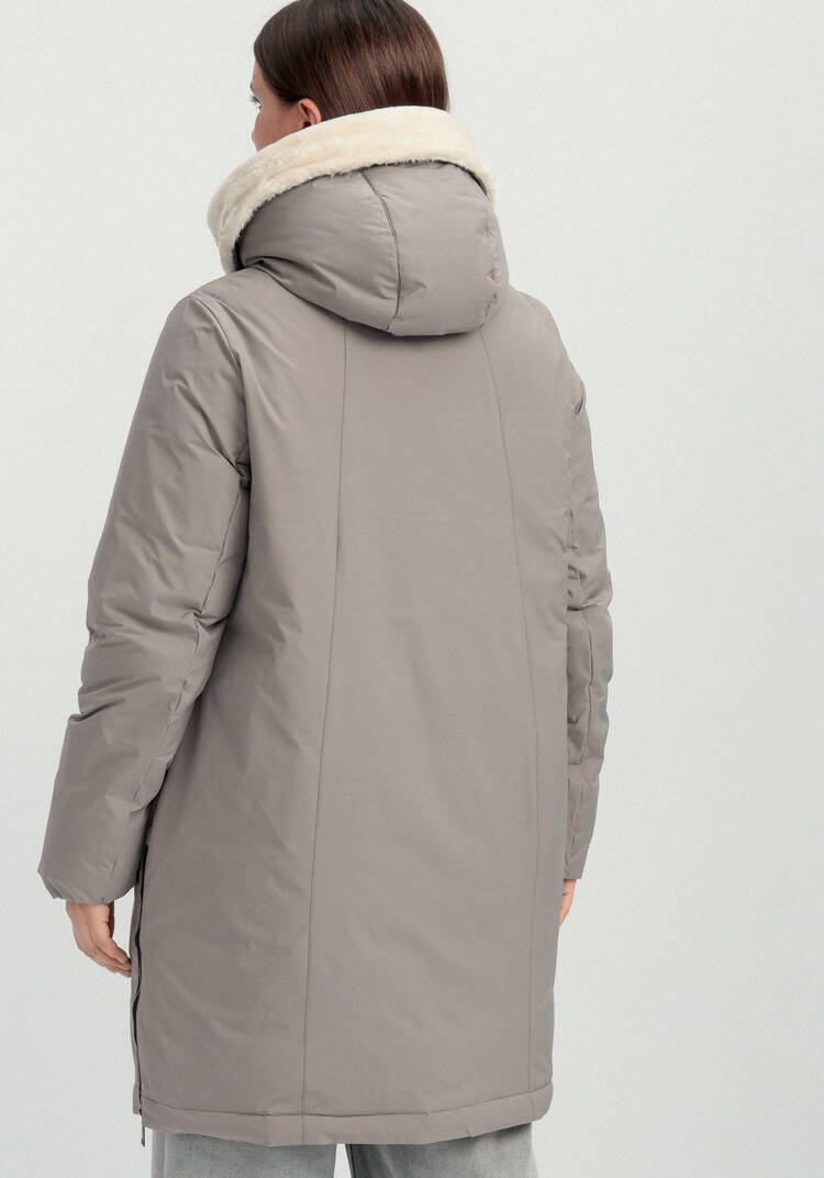 Куртка с меховым капюшоном на молнии шир.  750, рис. 31