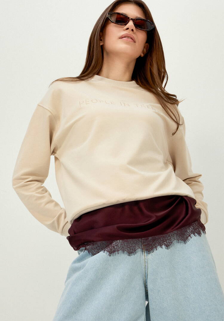 Свитшот с леттерингом на груди шир.  750, рис. 17