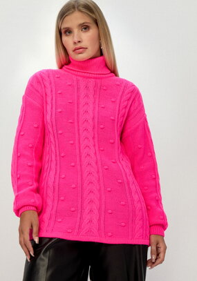 Джемпер с высокой горловиной и косами