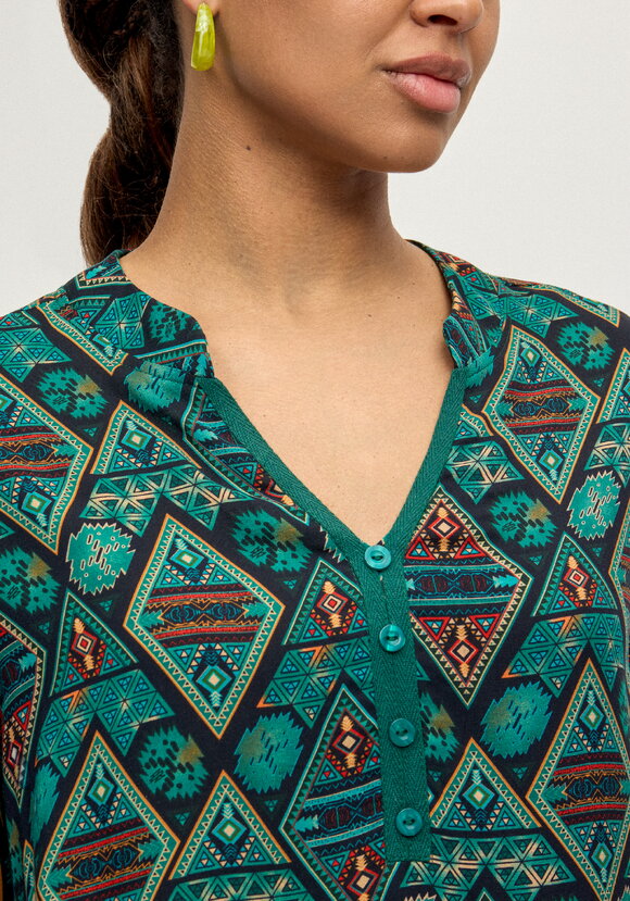 Блуза из штапеля с этническим рисунком шир.  580, рис. 12