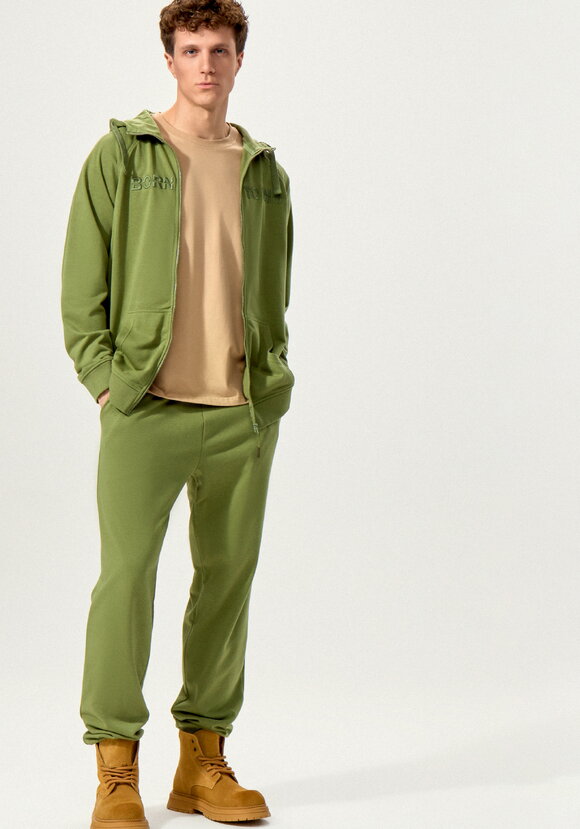 Брюки с карманами и манжетами по низу шир.  580, рис. 22