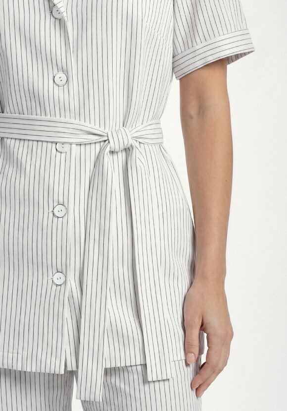 Костюм из жакета и брюк в полоску шир.  580, рис. 25