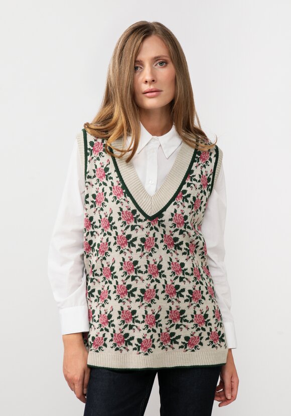 Жилет женский с цветочным рисунком шир.  580, рис. 19