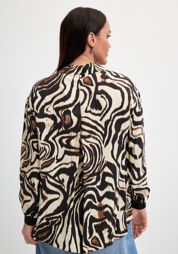 Блуза с анималистичным принтом на пуговиуах шир.  580, рис. 3