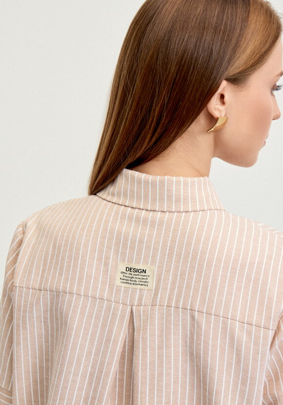 Блуза на пуговицах в вертикальную полоску шир.  580, рис. 7