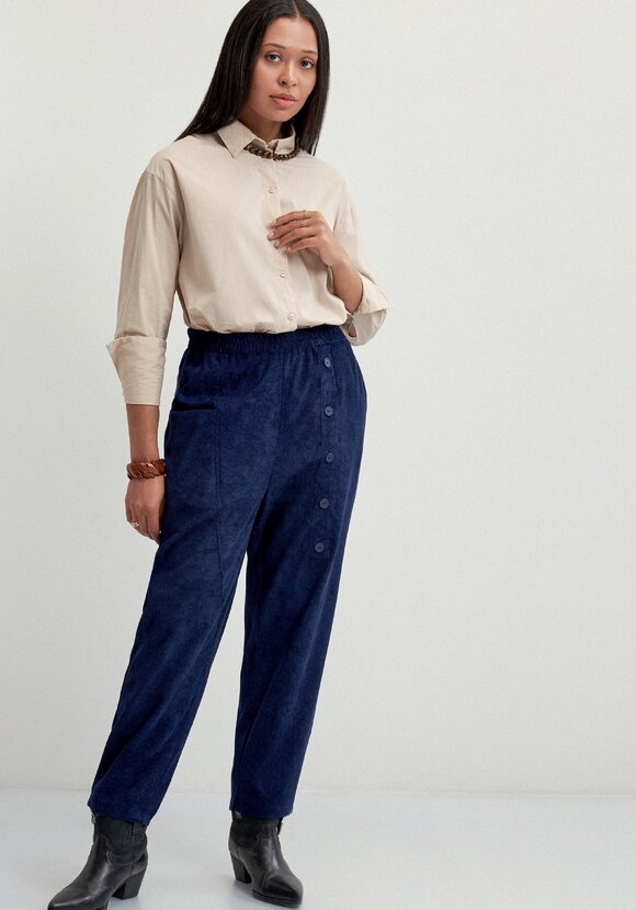 Брюки с карманом в рельефе шир.  580, рис. 17