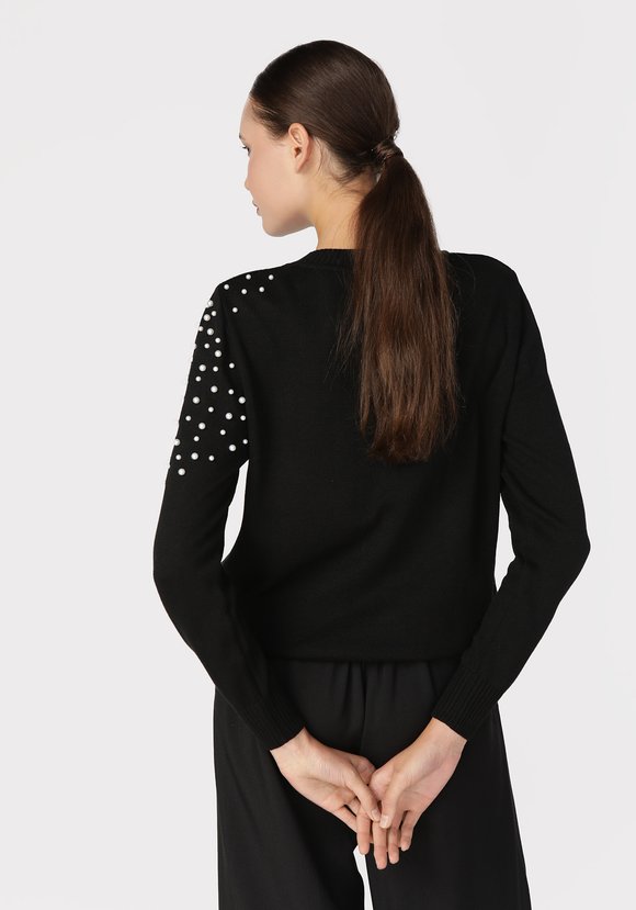 Джемпер с бусинами по плечу и низу изделия шир.  580, рис. 12