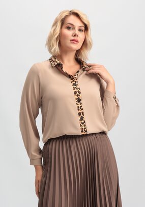Блуза с принтом по воротнику и планке