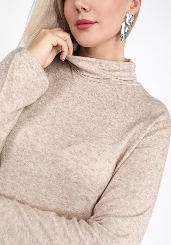 Водолазка полуприталенного силуэта шир.  580, рис. 9