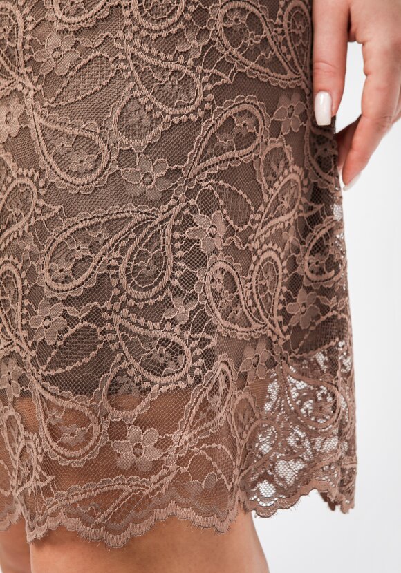 Платье из эластичного гипюра шир.  580, рис. 27