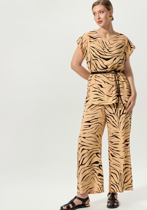 Блуза свободная с полосатым принтом шир.  580, рис. 16