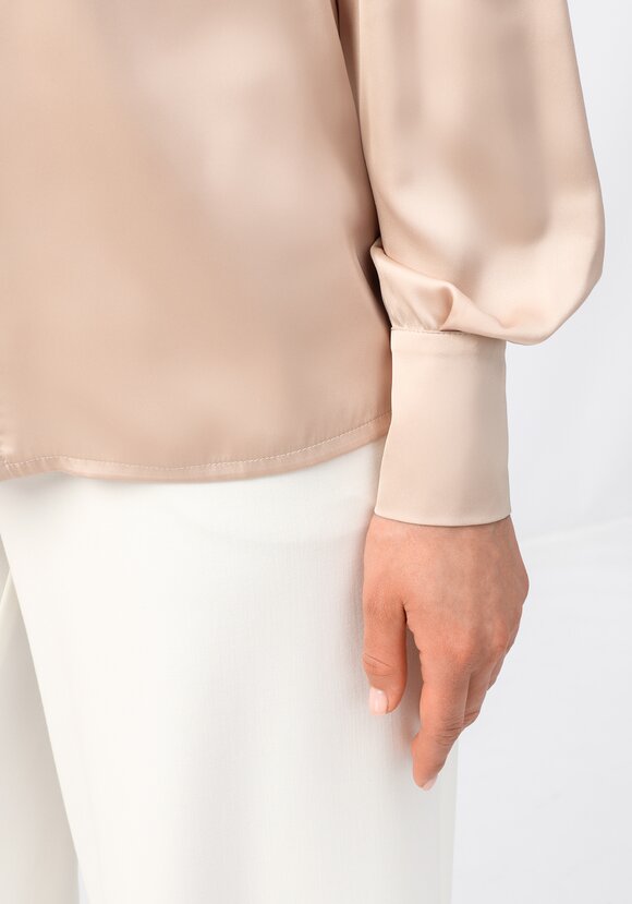 Блуза прямого силуэта с бантом шир.  580, рис. 52