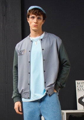 Бомбер с застежкой на кнопки