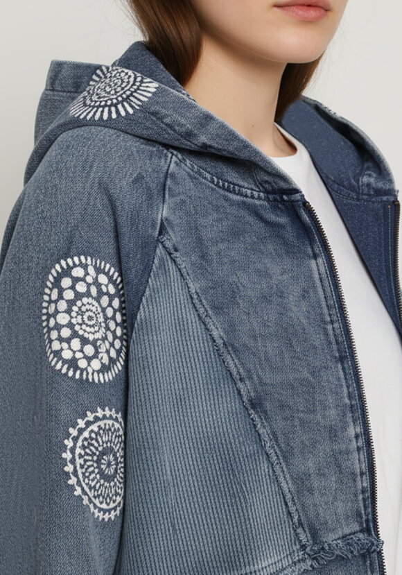 Куртка джинсовая с нашивками Ванесса шир.  580, рис. 5