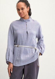 Блуза свободного кроя с рюшей по вороту