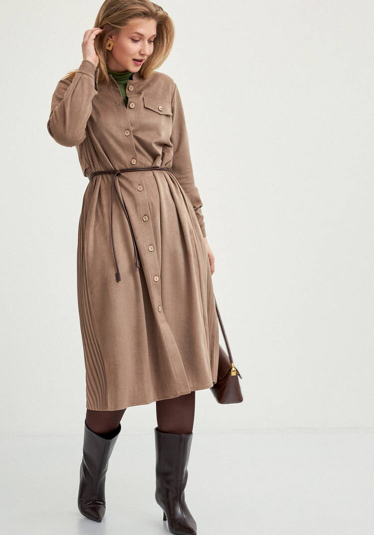 Платье-рубашка с плиссированной спинкой шир.  750, рис. 26