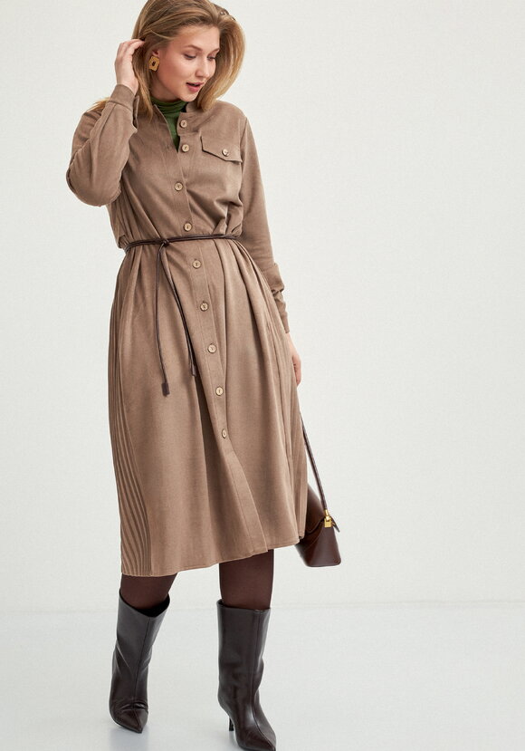 Платье-рубашка с плиссированной спинкой шир.  580, рис. 26