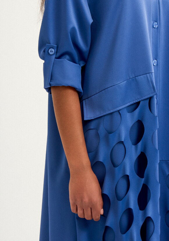 Платье А-силуэта с перфорацией шир.  580, рис. 21