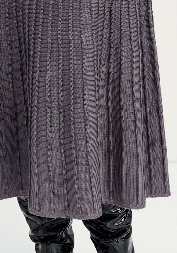 Платье с жемчужным узором на груди шир.  580, рис. 15