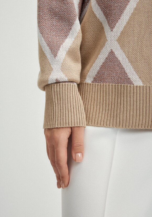 Свитер с рисунком ромбы и метанитью шир.  580, рис. 14