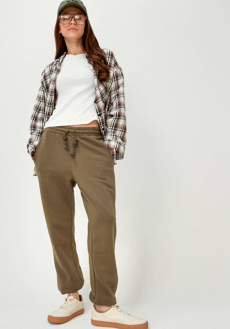 Брюки джоггеры с карманами на резинке шир.  750, рис. 28