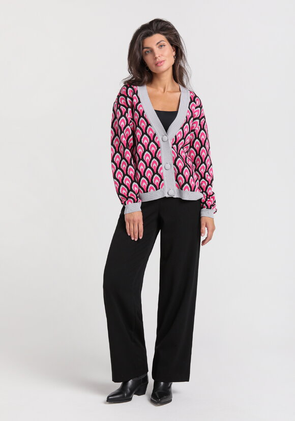 Кардиган с рисунком по стану и рукавам шир.  580, рис. 23