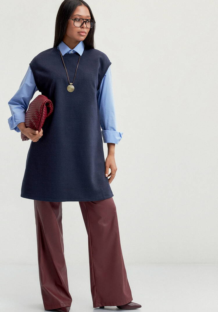 Жилет из трикотажа с фактурным рисунком шир.  750, рис. 18