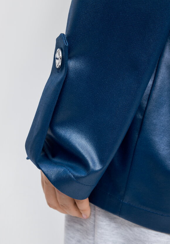 Ветровка с ажурным узором на карманах шир.  580, рис. 34